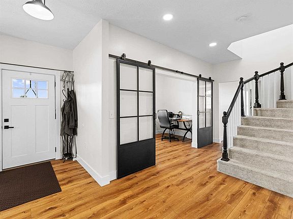 5th image of 35 Paxton Cir