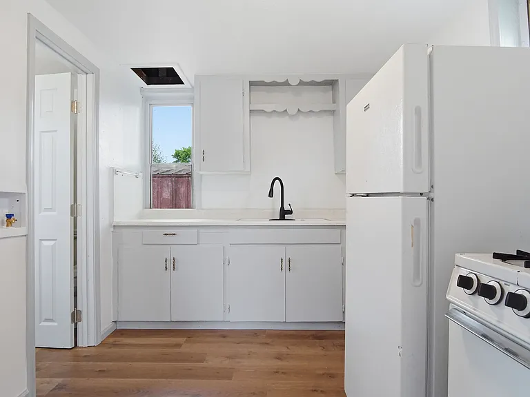 2228 SW Grand Blvd #B — Photo 10