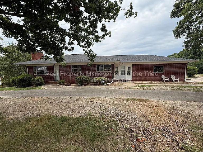 2345 Griffith Rd — Photo 1