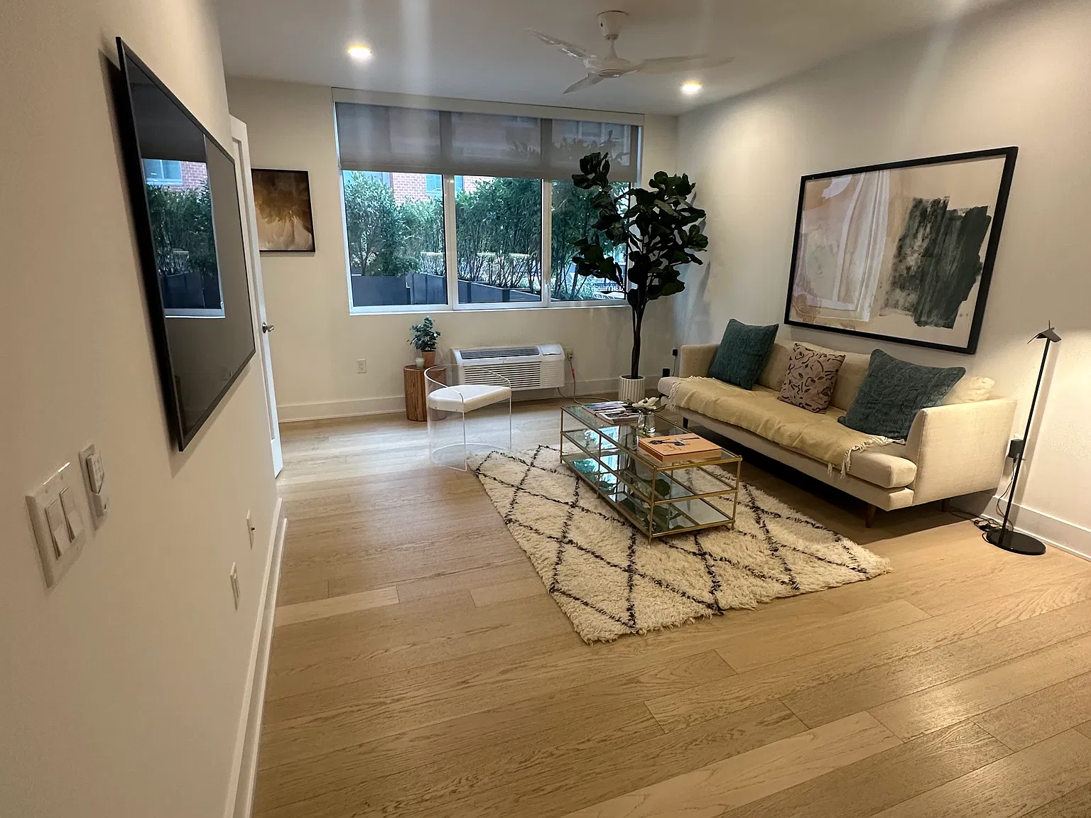 1 bed, 900 sqft, $3,425 — Photo 2