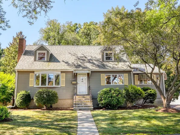 22 Crosby St, Stoneham, MA 02180