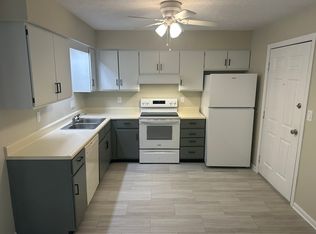 89 Manley Rd APT 20, Auburn, ME 04210