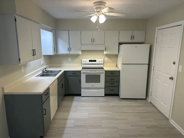 89 Manley Rd APT 20, Auburn, ME 04210