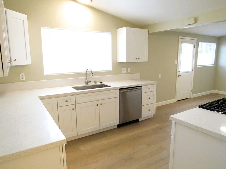 7049 Fillmore Dr — Photo 4