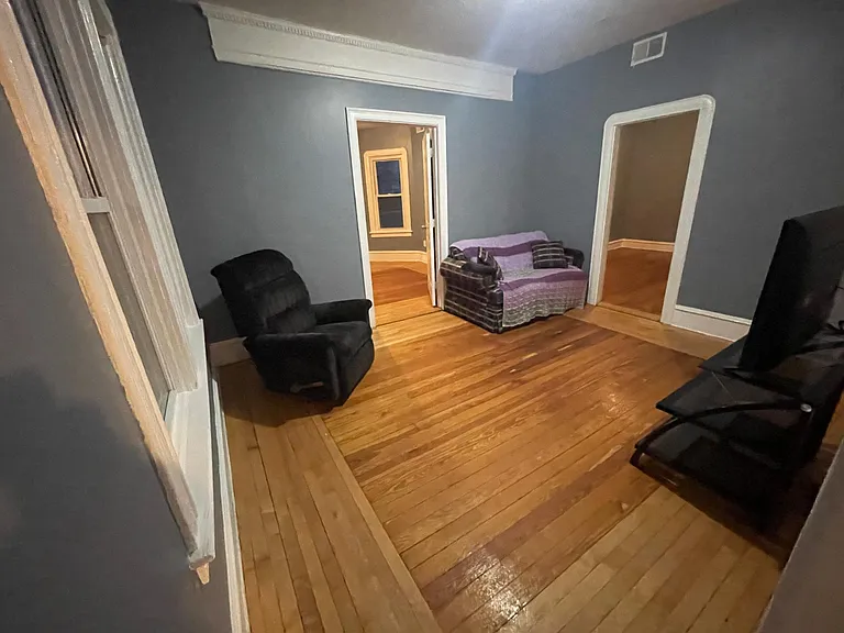 1823 Pleasant St #2 — Photo 9