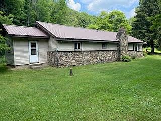 2nd image of 300 Simonds Hill Rd