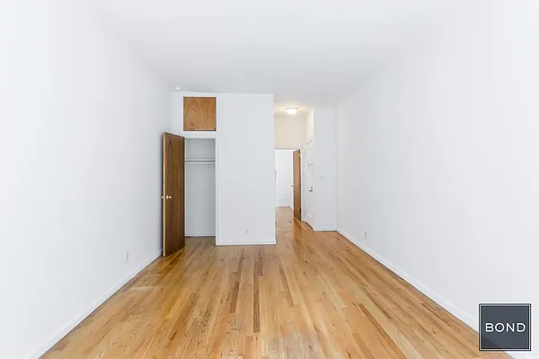 Rented by Bond New York | media 7