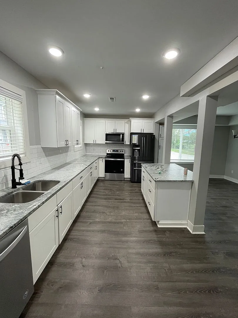3 bed, 2.5 bath, 1600 sqft, $2,150 — Photo 2