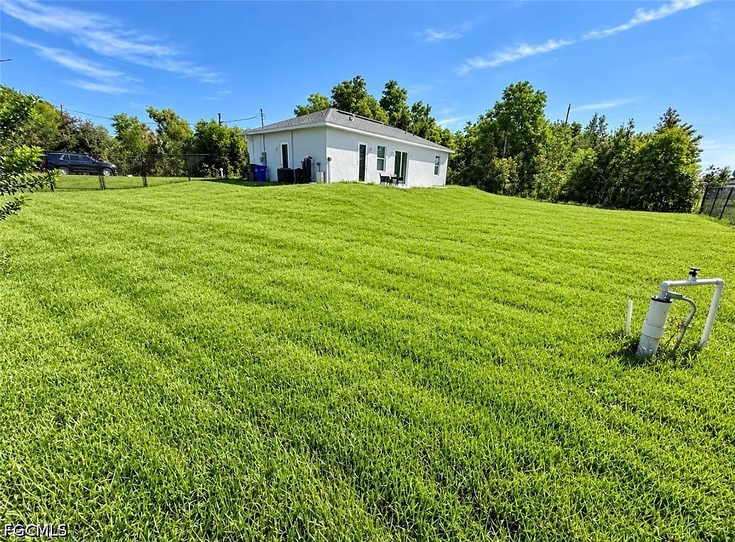 3 bed, 3.0 bath, 1200 sqft, $2,000 — Photo 2