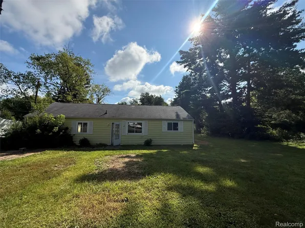 1139 Baldwin Rd, Lapeer, MI 48446