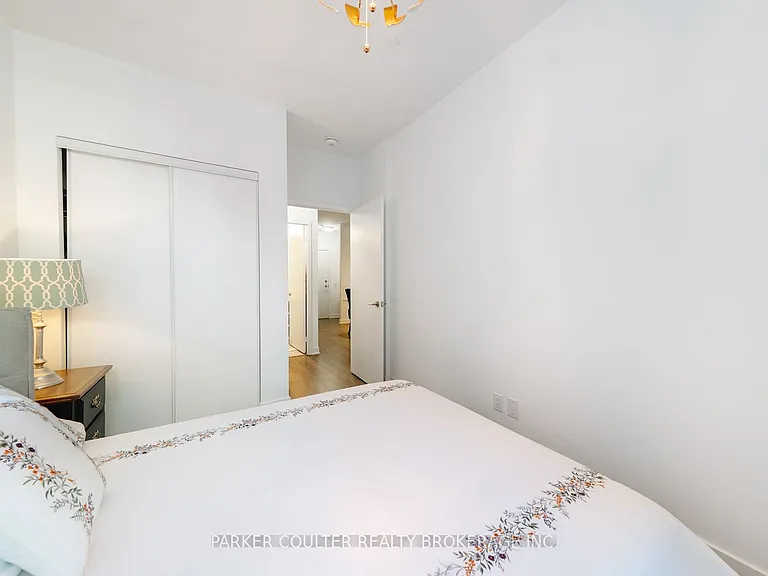 681 Yonge St #114 — Photo 18