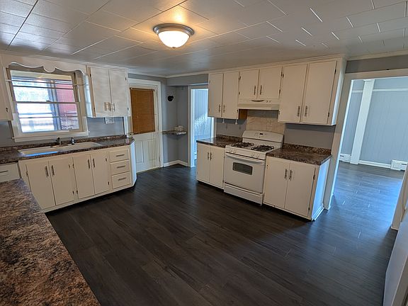 3rd image of 36 Edward St APT 1