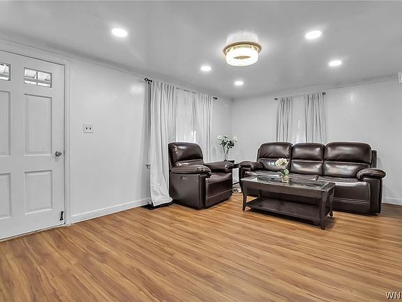 5th image of 5 Greenleaf Ln