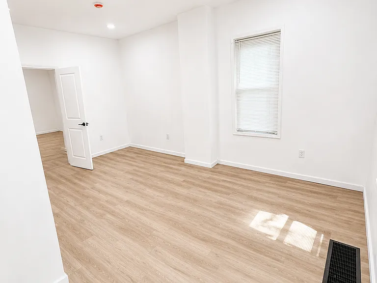 1310 Grand Ave — Photo 7