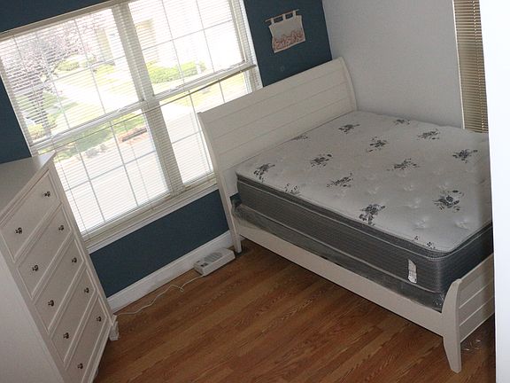 3rd image of 52 Marrow St