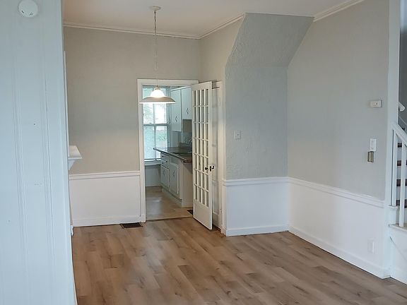 3rd image of 106 N Notre Dame Ave