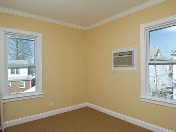 5th image of 26 Whitney Ave