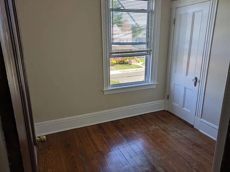 238 Walnut St — Photo 4
