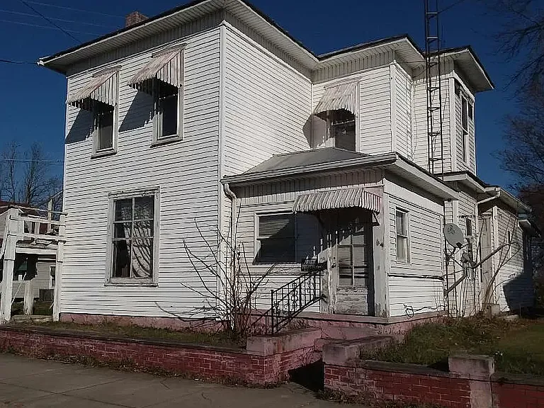 207 N Main St — Photo 1