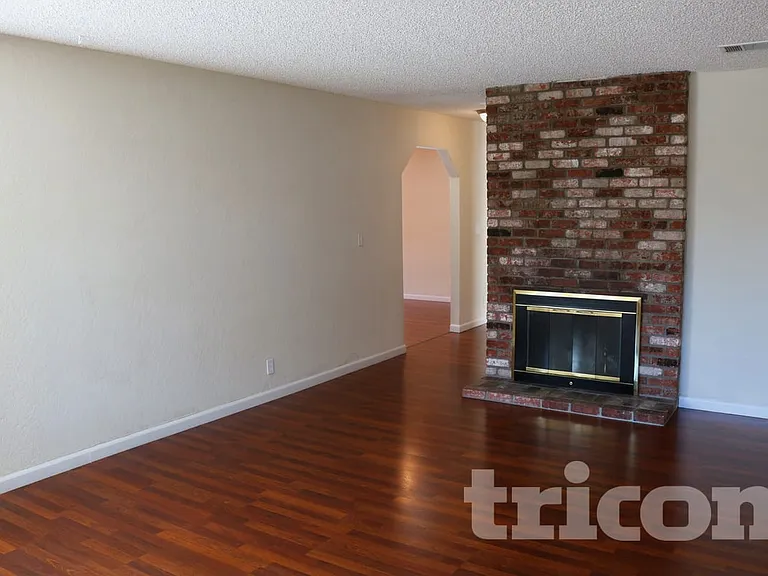 2607 Orchid St — Photo 5