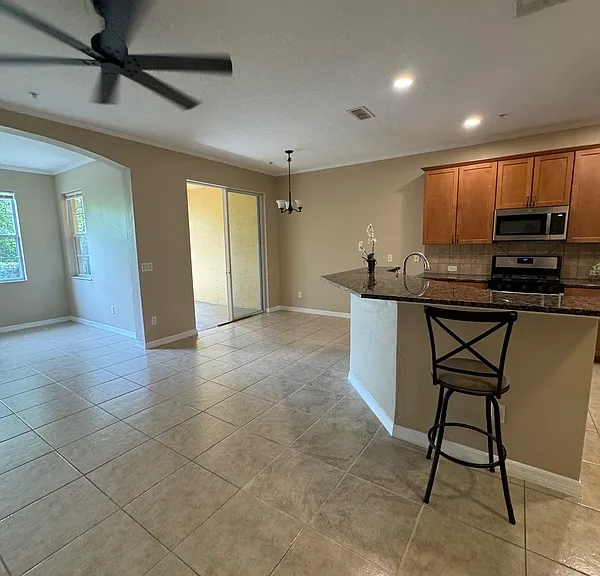 839 Assembly Ct — Photo 43