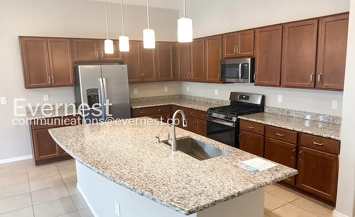 4 bed, 3.0 bath, 1737 sqft, $2,650 — Photo 4