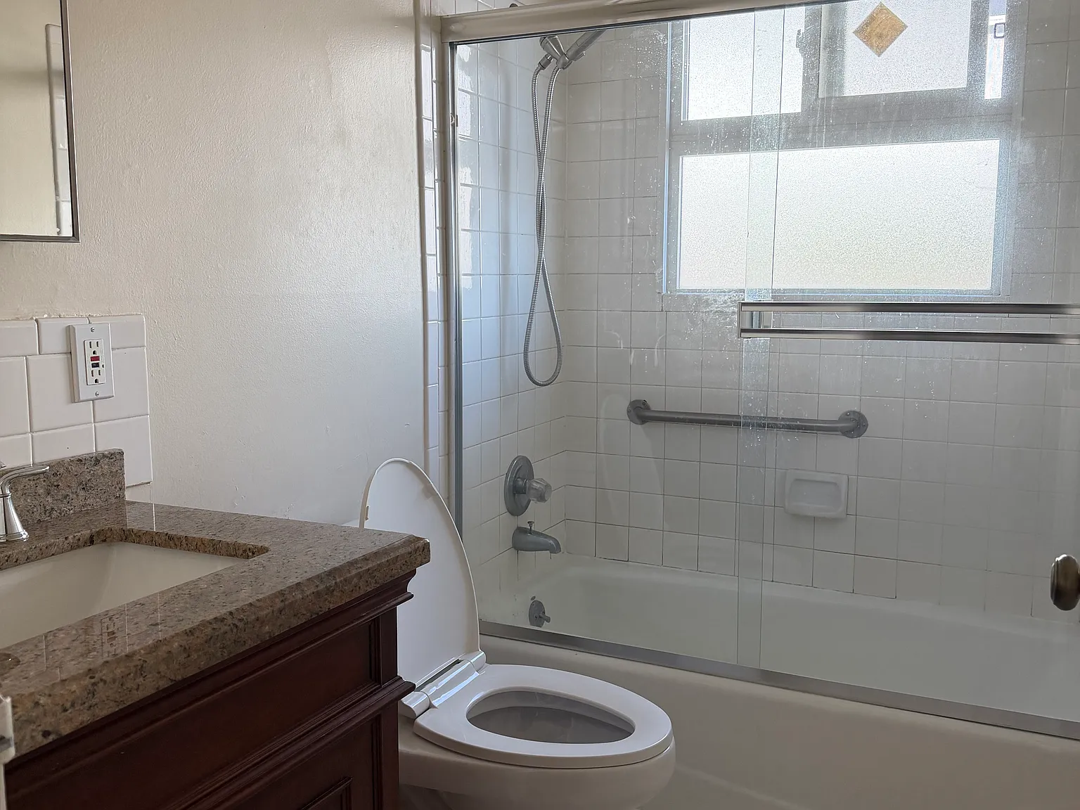 2 bed, 700 sqft, $3,000 — Photo 3