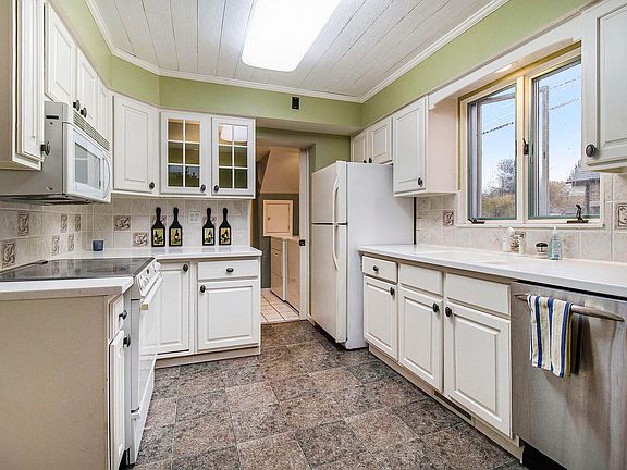 5th image of 204 E Pere Marquette St