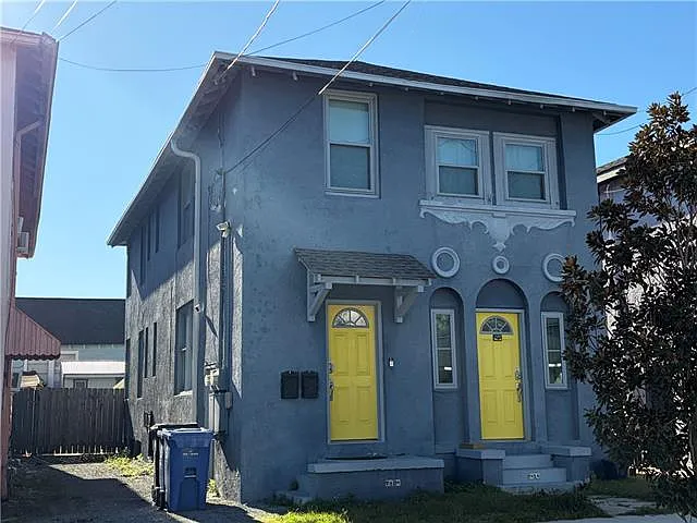 2 bed, 1.0 bath, 1065 sqft, $2,300 — Photo 1