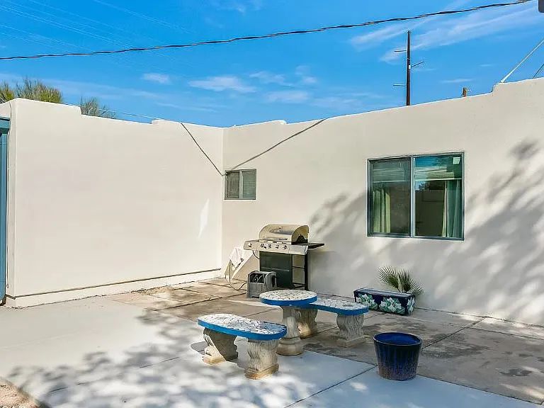 3402 E Kleindale Rd — Photo 3