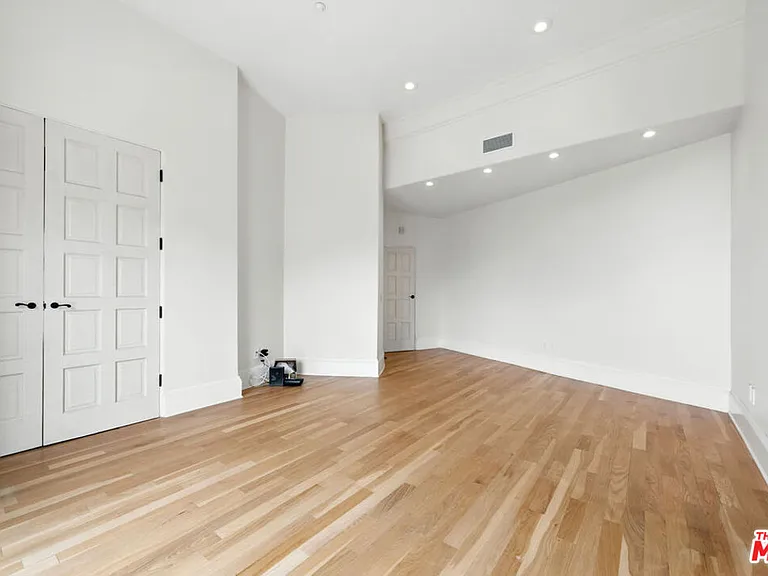 1675 N Woods Dr — Photo 41