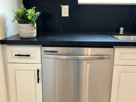 5th image of 5204 Selmaraine Dr
