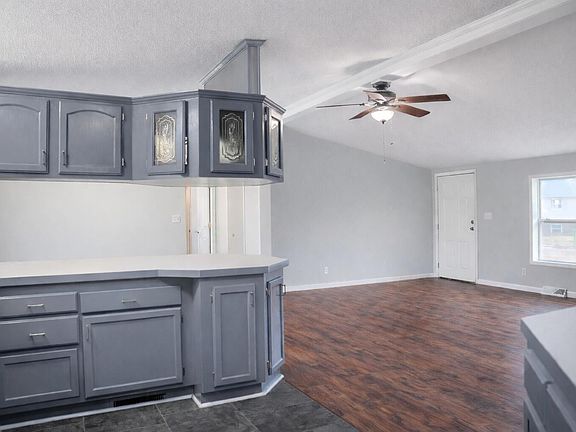 5th image of 141 Mason Ave N