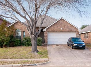 2868 Grandview Dr, Grand Prairie, TX 75052