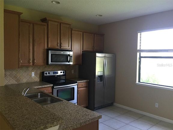 3rd image of 2709 Eagle Cliff Dr