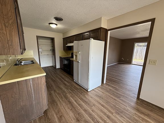 4th image of 1918 W State Ln #1