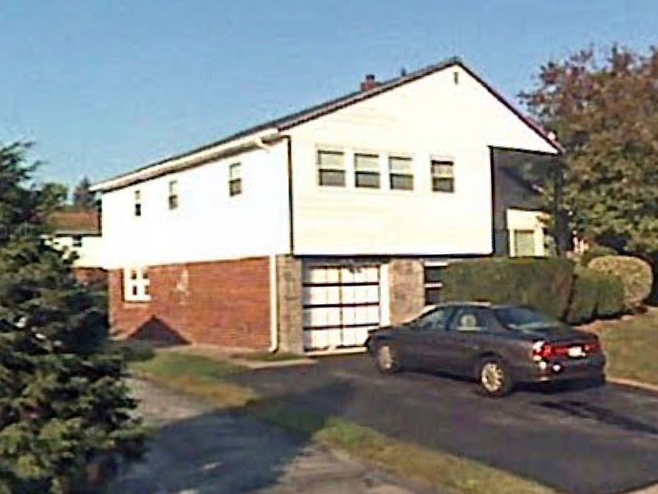 2nd image of 304 Warren Blvd