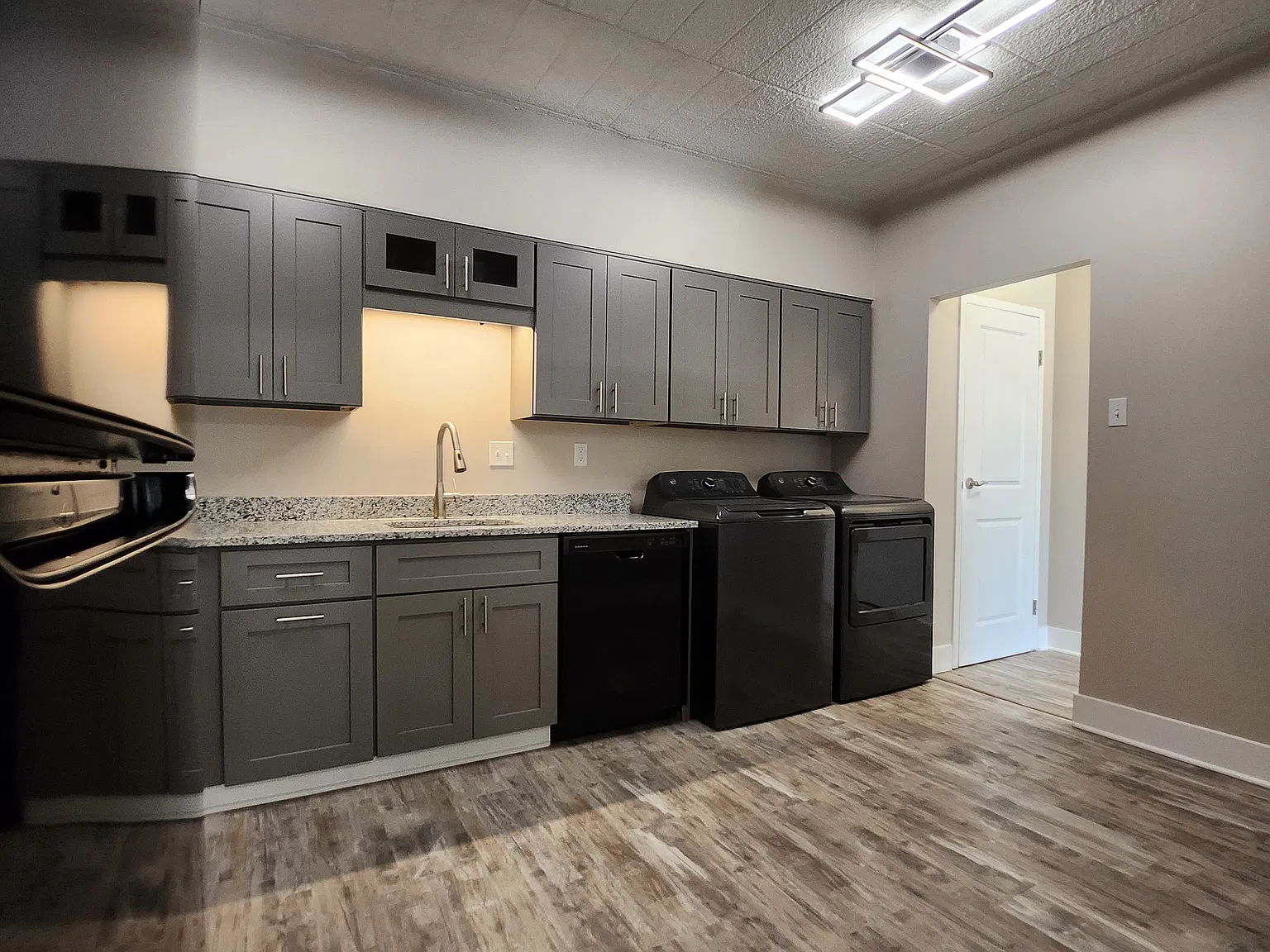 37 Academy Ave — Photo 2