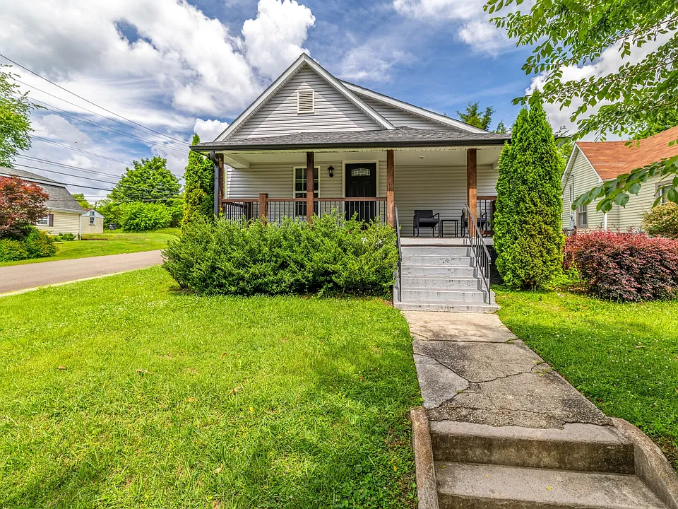 301 E Quincy Ave