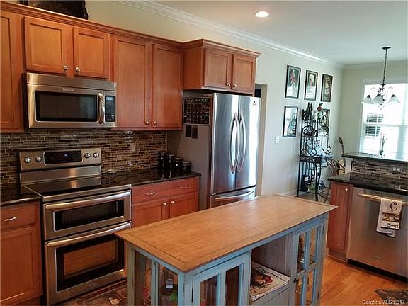 4th image of 1050 N Devonpark Pl
