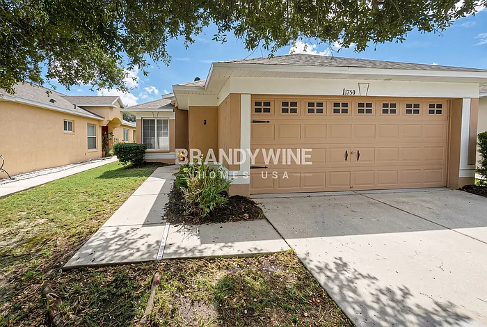 11750 Lynmoor Dr — Photo 2