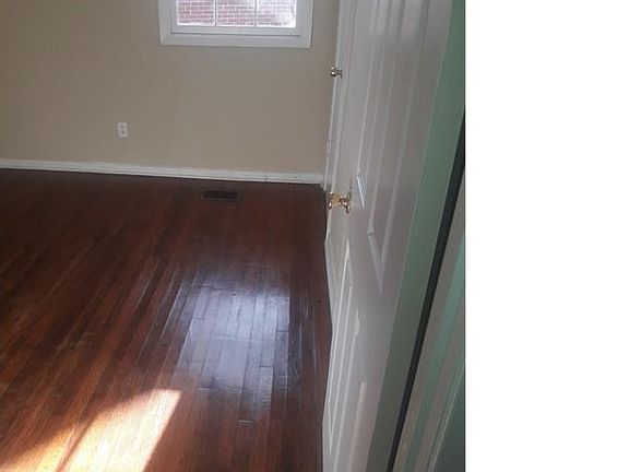 4th image of 825 Bolton Pl NW
