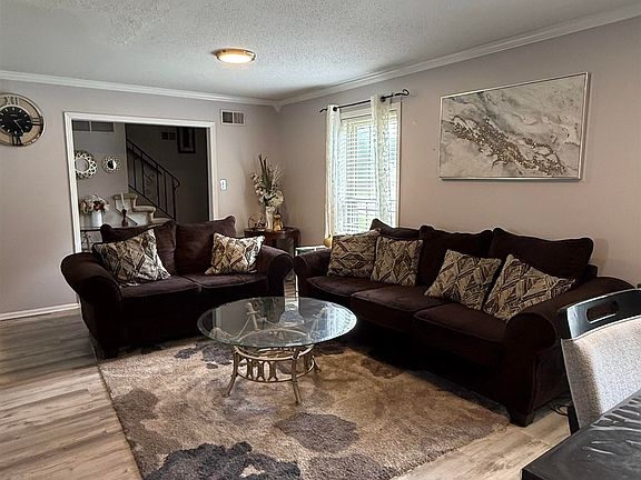 4th image of 5882 Macleod Dr