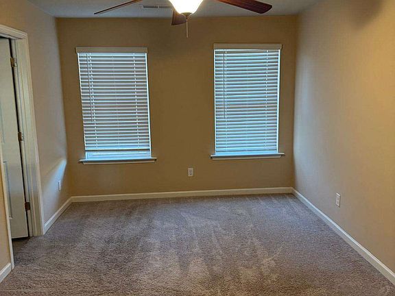 4th image of 2824 Hillside Way
