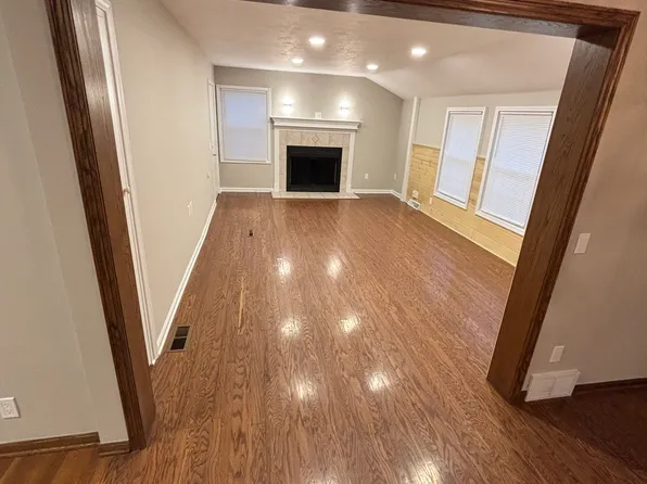 2490 19th St, Cuyahoga Falls, OH 44223