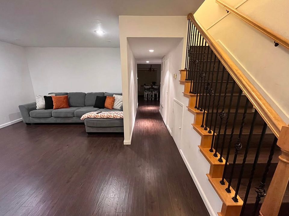 1st image of 3548 Larchmont Square Ln
