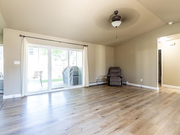 2nd image of 259 1/2 W Gloucester Cir