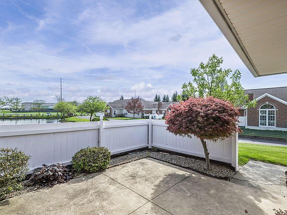 3rd image of 697 Hampton Woods Dr