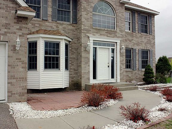 2nd image of 1403 Larkspur Ct