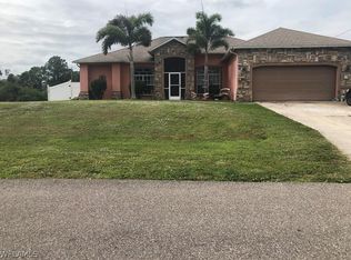 3728 NE 12th Place Cpe, Coral, FL 33909